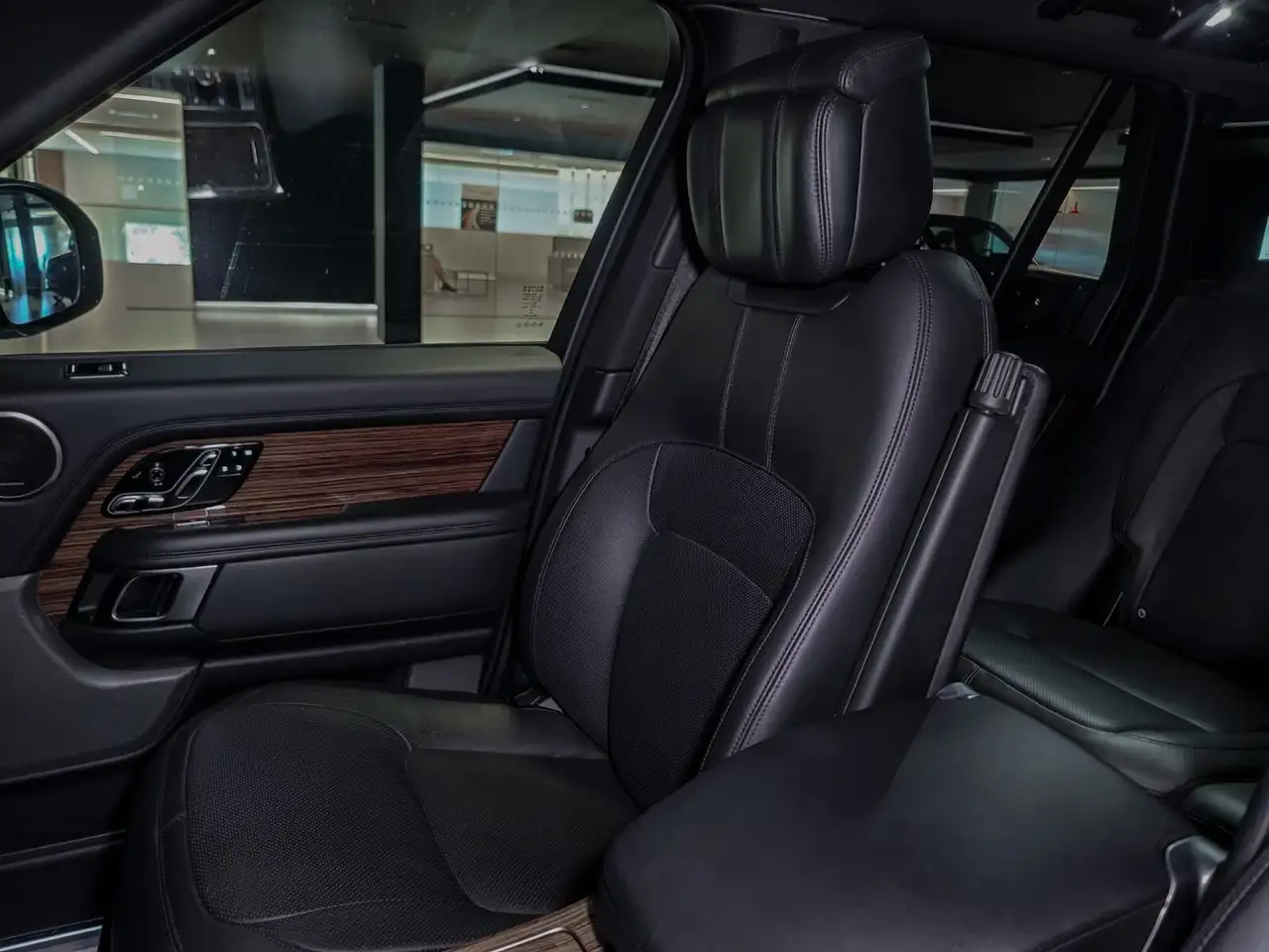 Land Rover Range Rover photo Land Rover Range Rover