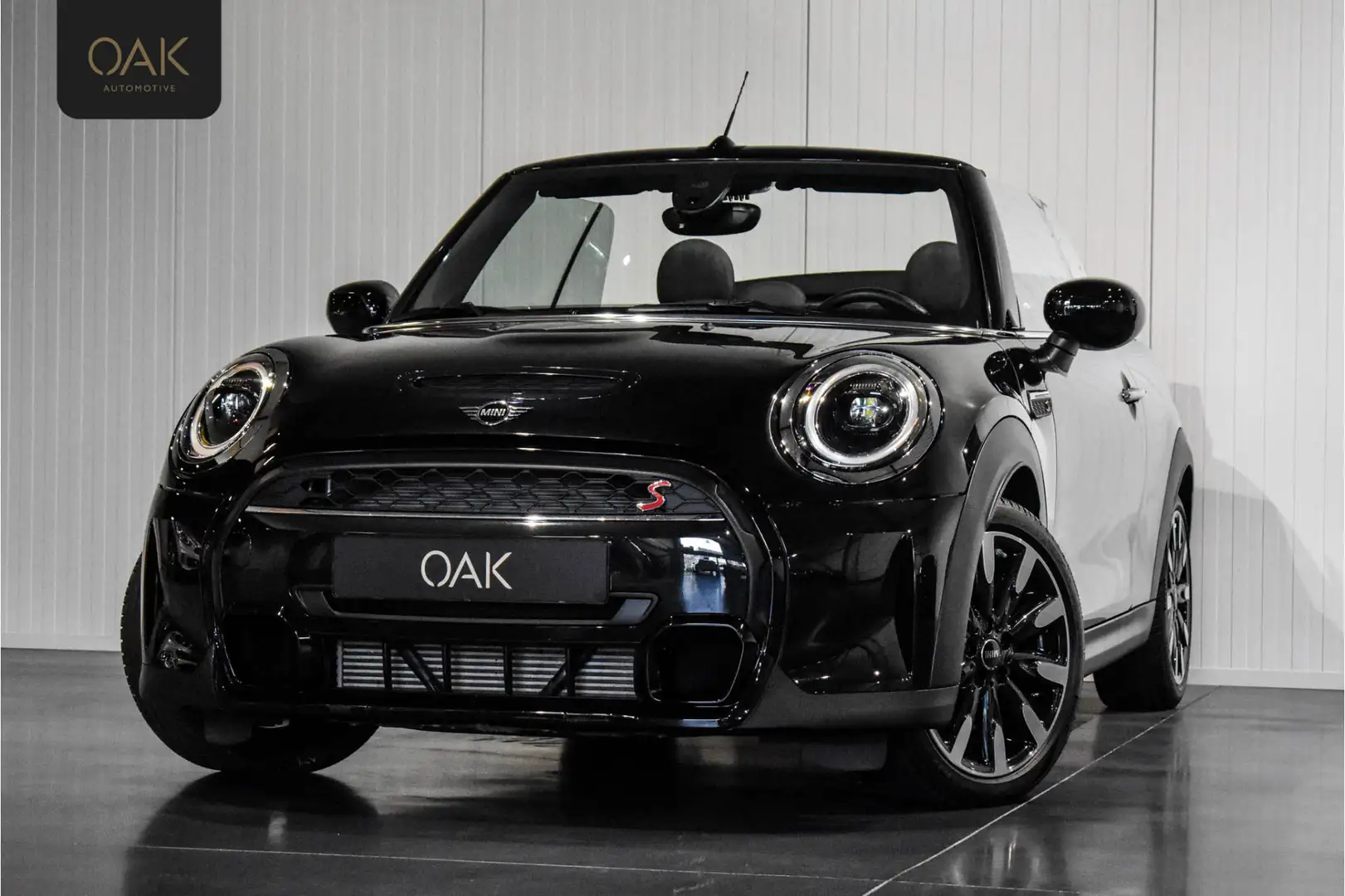 MINI Cooper S Cabrio 2.0 F1 Aut. | Yours | Carplay | Lounge Leder | PDC Zwart - 1