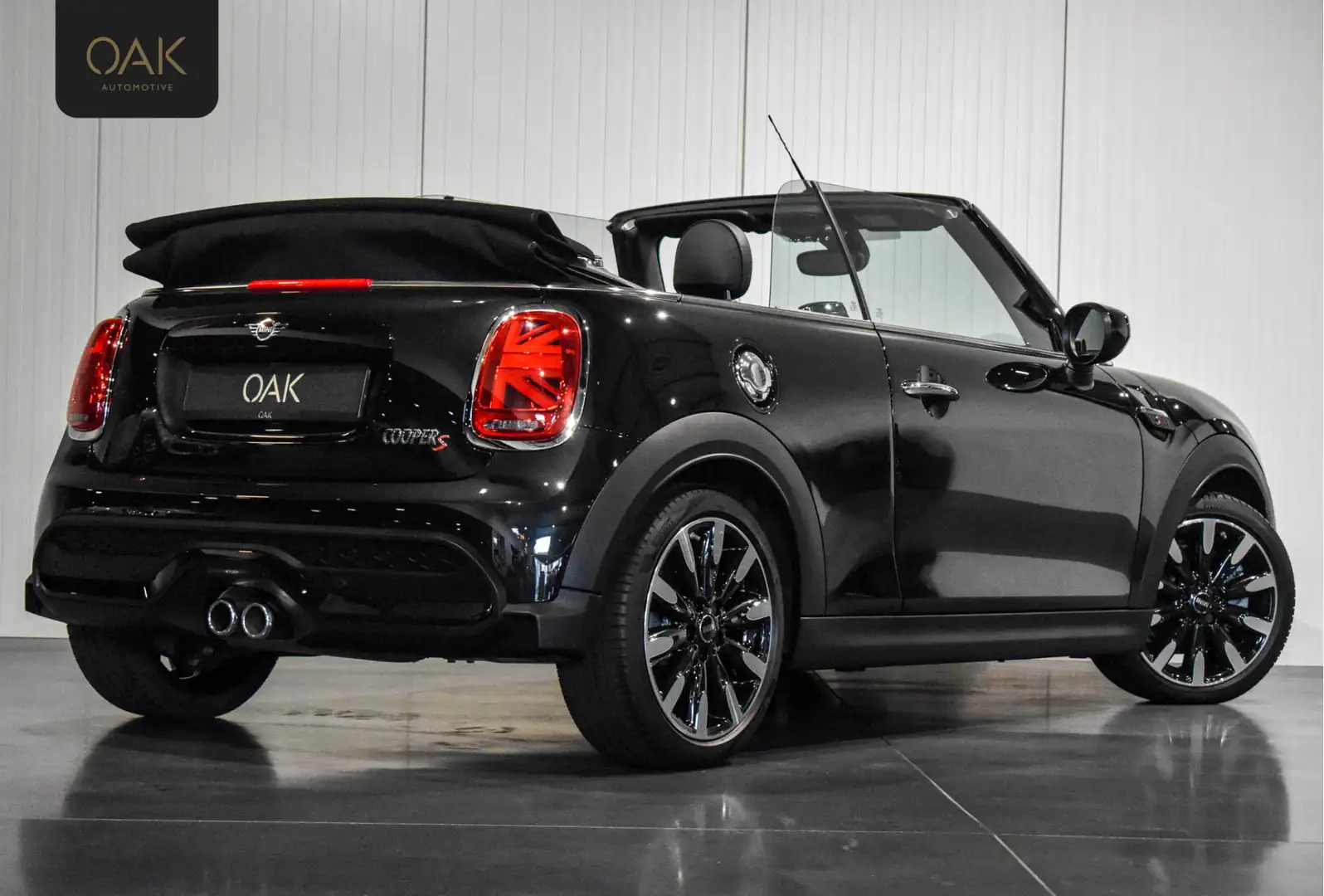 MINI Cooper S Cabrio 2.0 F1 Aut. | Yours | Carplay | Lounge Leder | PDC Zwart - 2