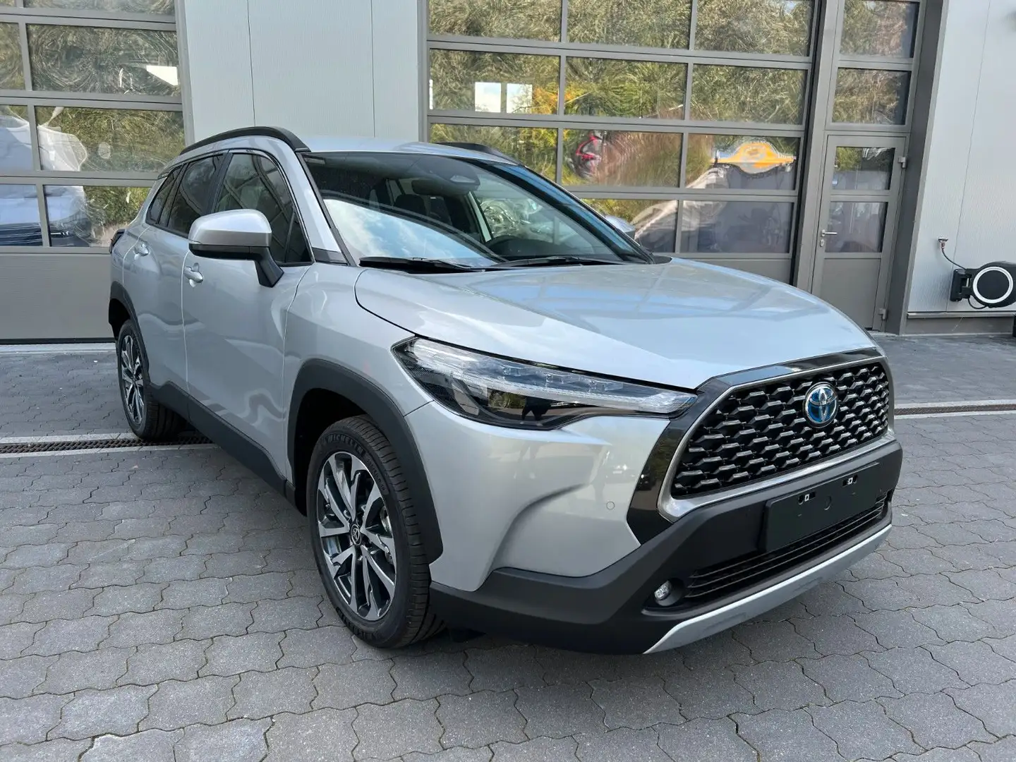 Toyota Corolla Cross 1.8 Hybrid Style Comfort*BSM* TOP Argent - 1