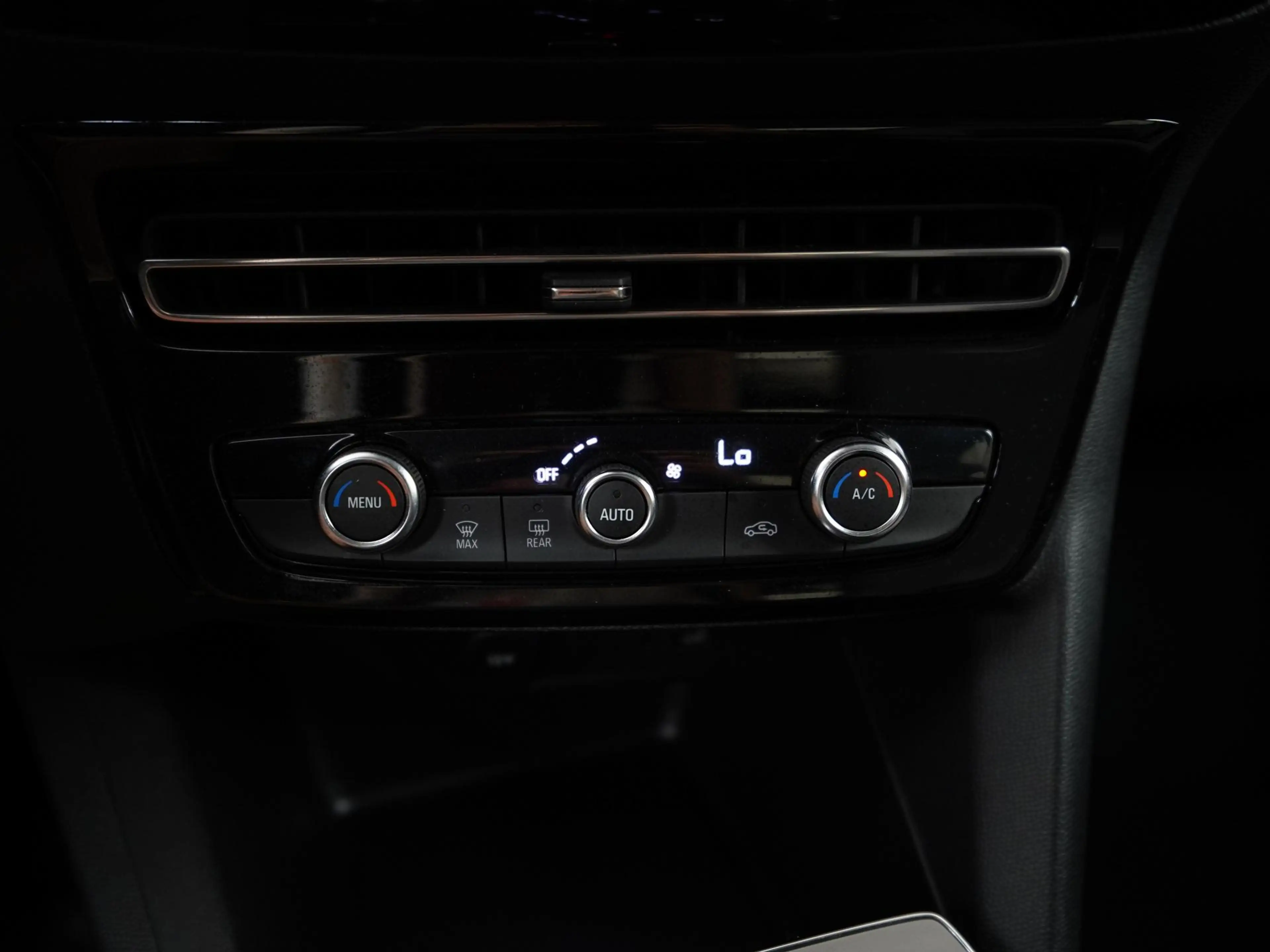 Opel Mokka-E Elegance Electric 50 kWh | SOH 100% | Camera | Car — photo 11