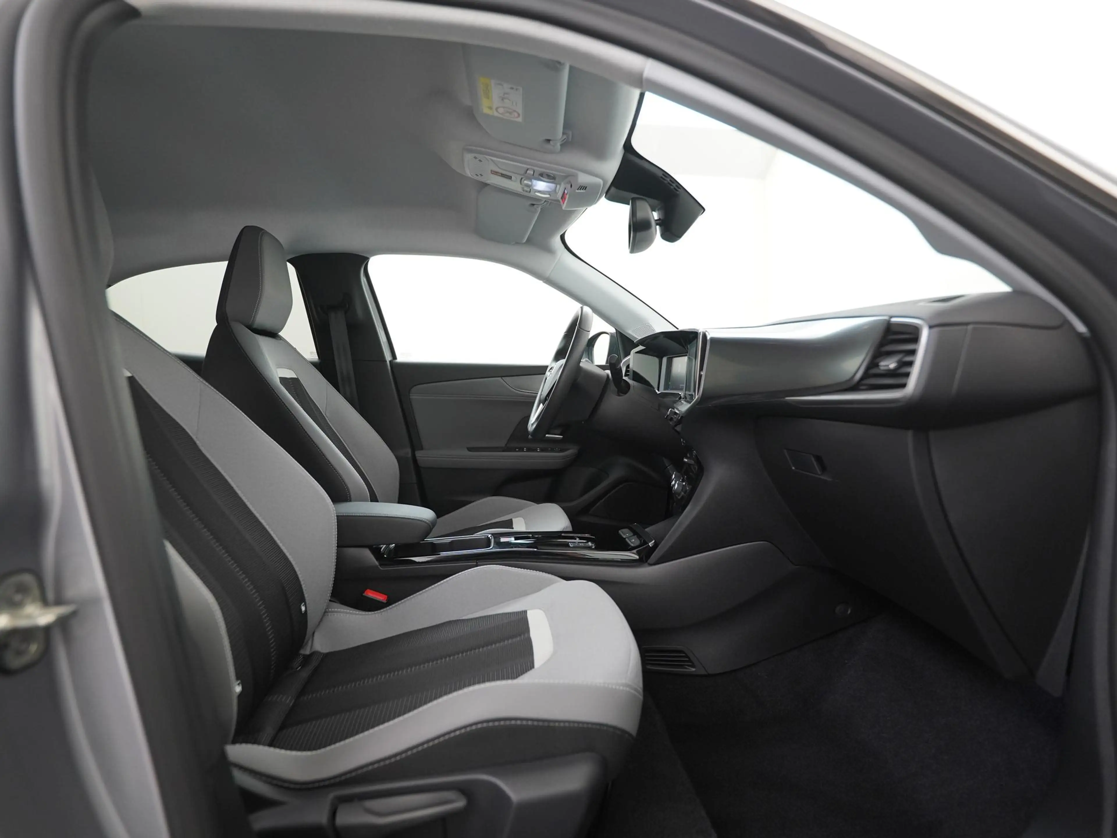 Opel Mokka-E Elegance Electric 50 kWh | SOH 100% | Camera | Car — photo 3