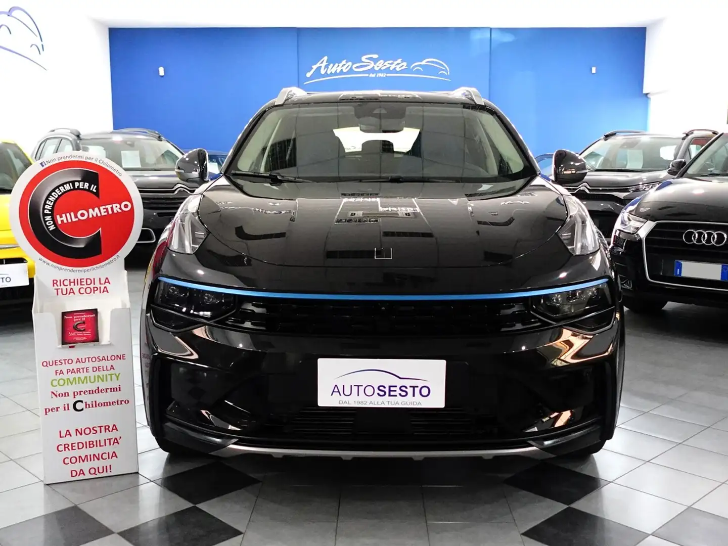 Lynk & Co 01 1.5 BZ 261 CV PHEV 01 Nero - 1