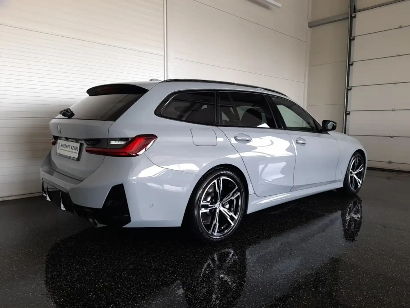 BMW 330 d Touring M-SPORT 4x4 Aut. *NP: 84.331€ / ADAPT LED / NAVI / ACC / DCC / 360° KAMERA / HEAD-UP / HK-SOUND* Grau - 2