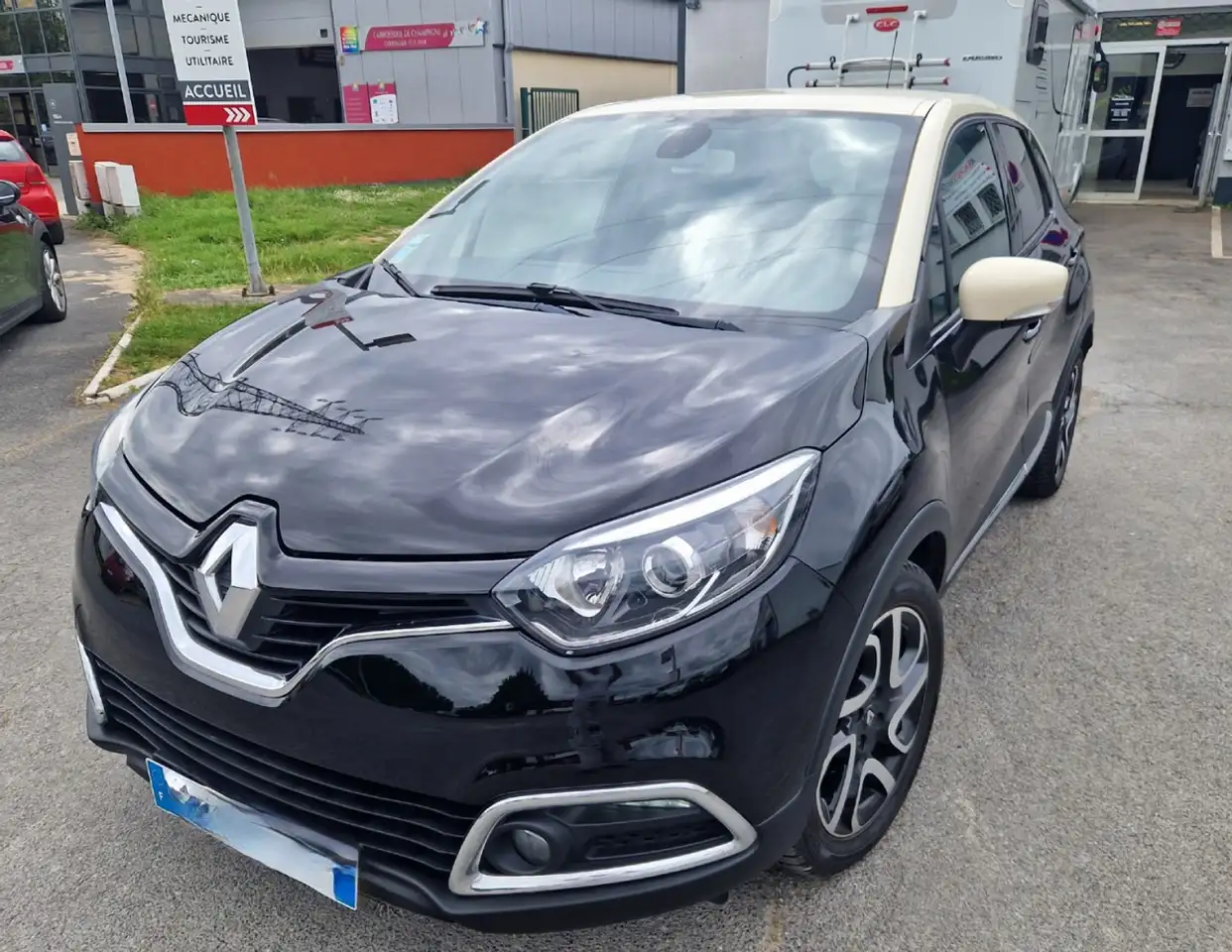 Renault Captur Berline in Zwart tweedehands in CHAMPIGNY voor € 7.990,-