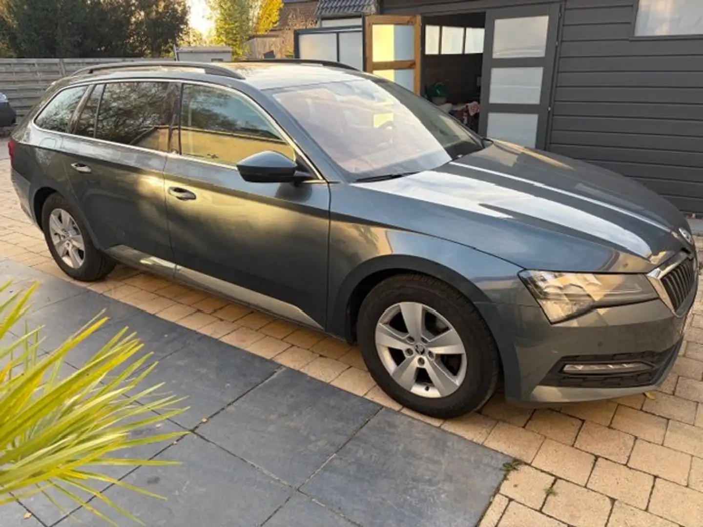 Skoda Superb Superb Combi 1.6 TDI DSG Ambition CAMERA LA Grijs - 1