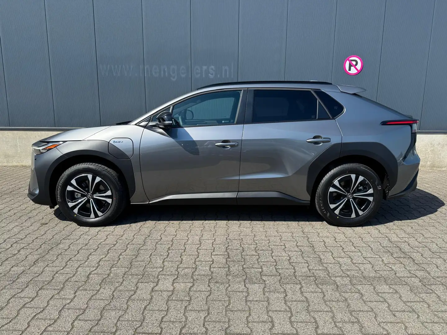 Toyota bZ4X Dynamic 71 kWh Grijs - 2