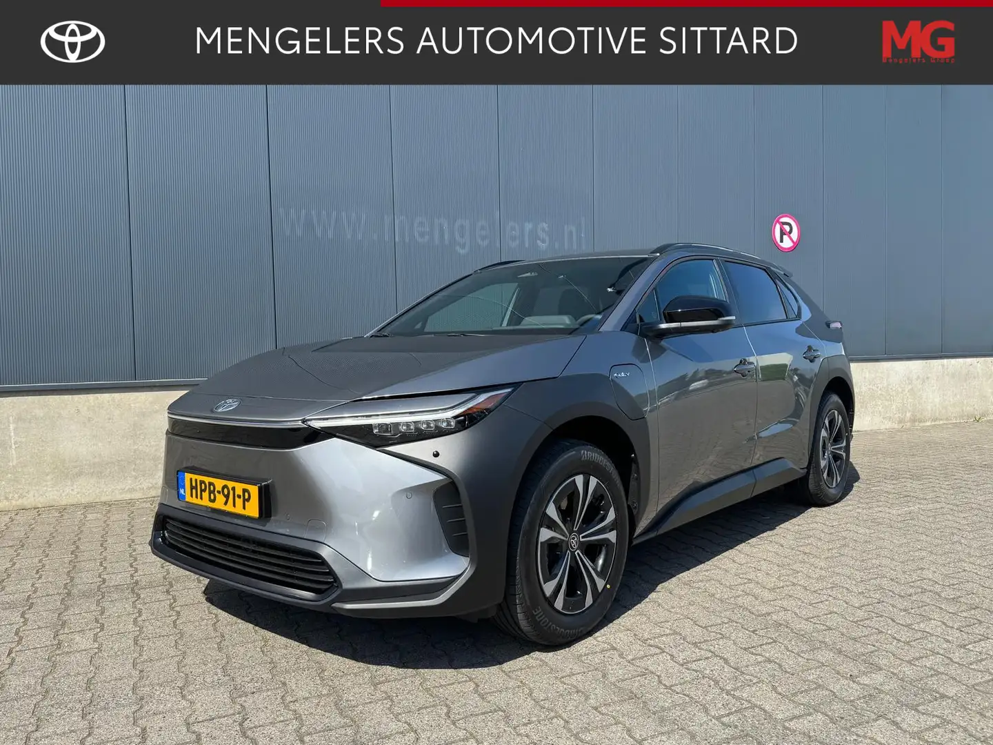 Toyota bZ4X Dynamic 71 kWh Grijs - 1