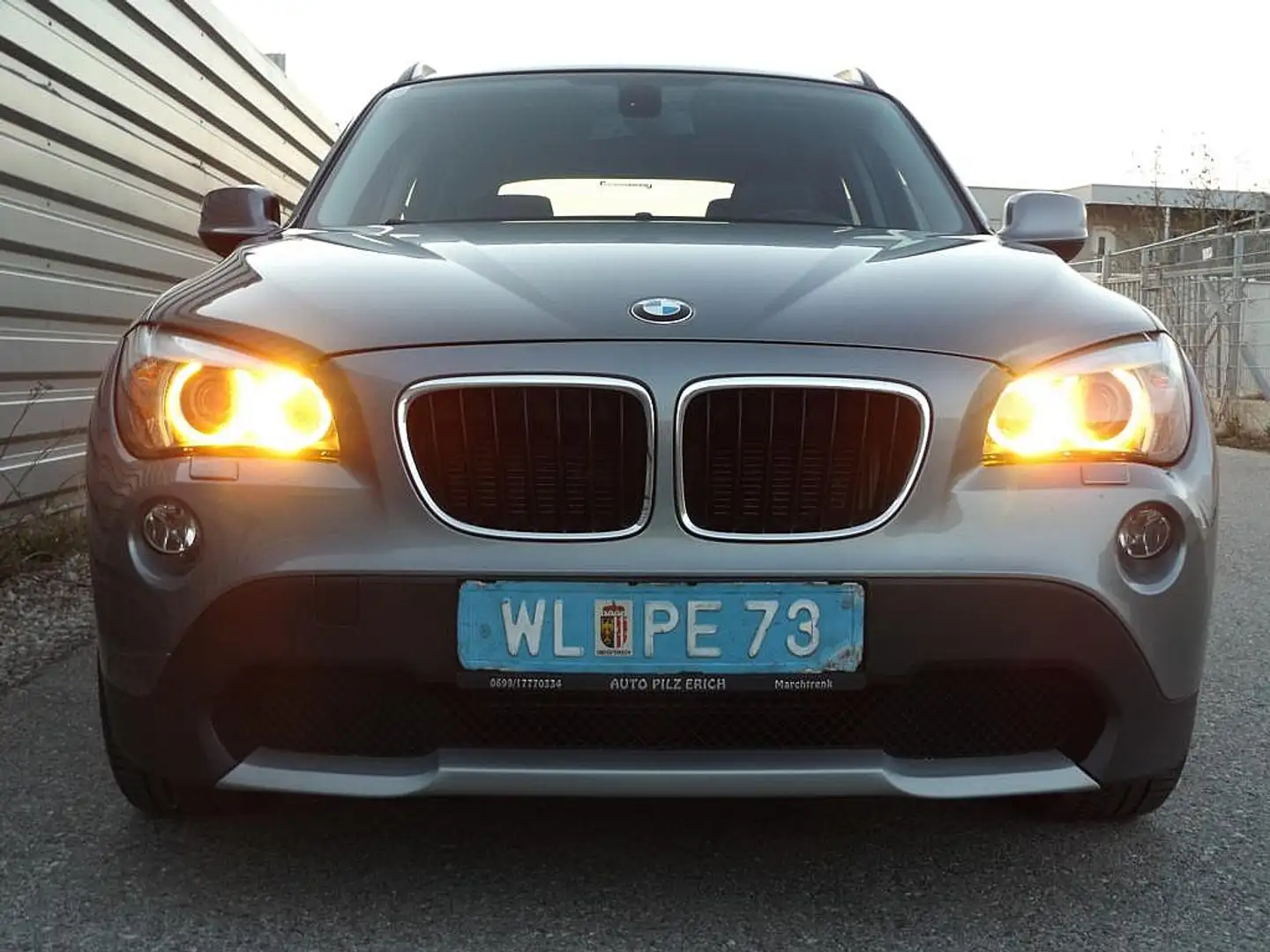 BMW X1 xDrive18d E84N47 Mod2011 Xenon PDC 1Hand Alu MF... Grau - 1