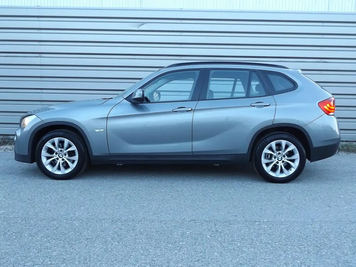 BMW X1 xDrive18d E84N47 Mod2011 Xenon PDC 1Hand Alu MF... Grau - 2