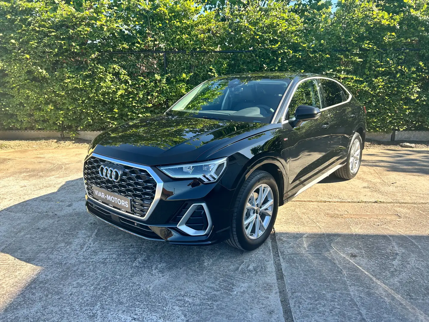 Audi Q3 35 TFSI S line Sportback-Platinum-Business Edition Noir - 2