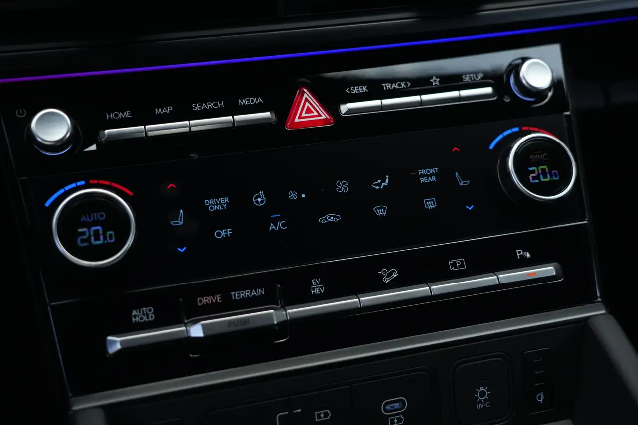 Hyundai SANTA FE 1.6 T-GDI PHEV Black Line 4WD 7p. 252pk Navigatie/ 14