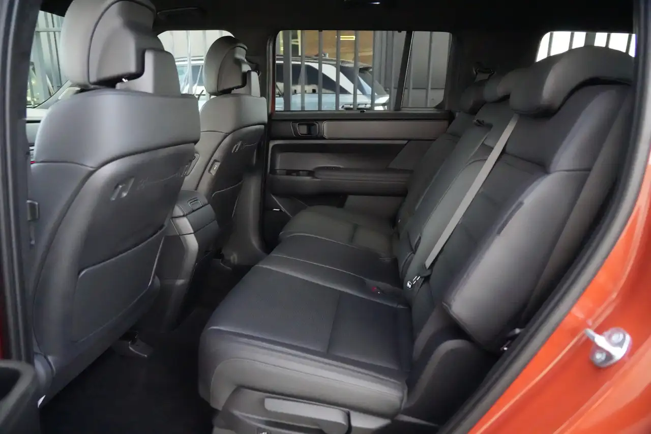 Hyundai SANTA FE 1.6 T-GDI PHEV Black Line 4WD 7p. 252pk Navigatie/ 32