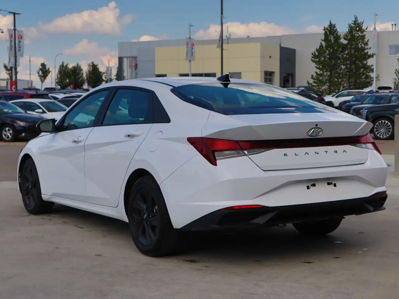Hyundai ELANTRA снимка Hyundai ELANTRA