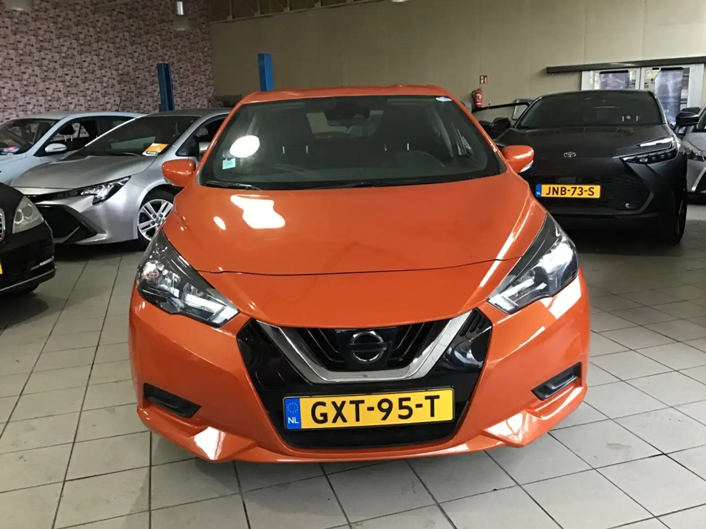 Nissan Micra 1.0 IG-T Visia Oranje - 1