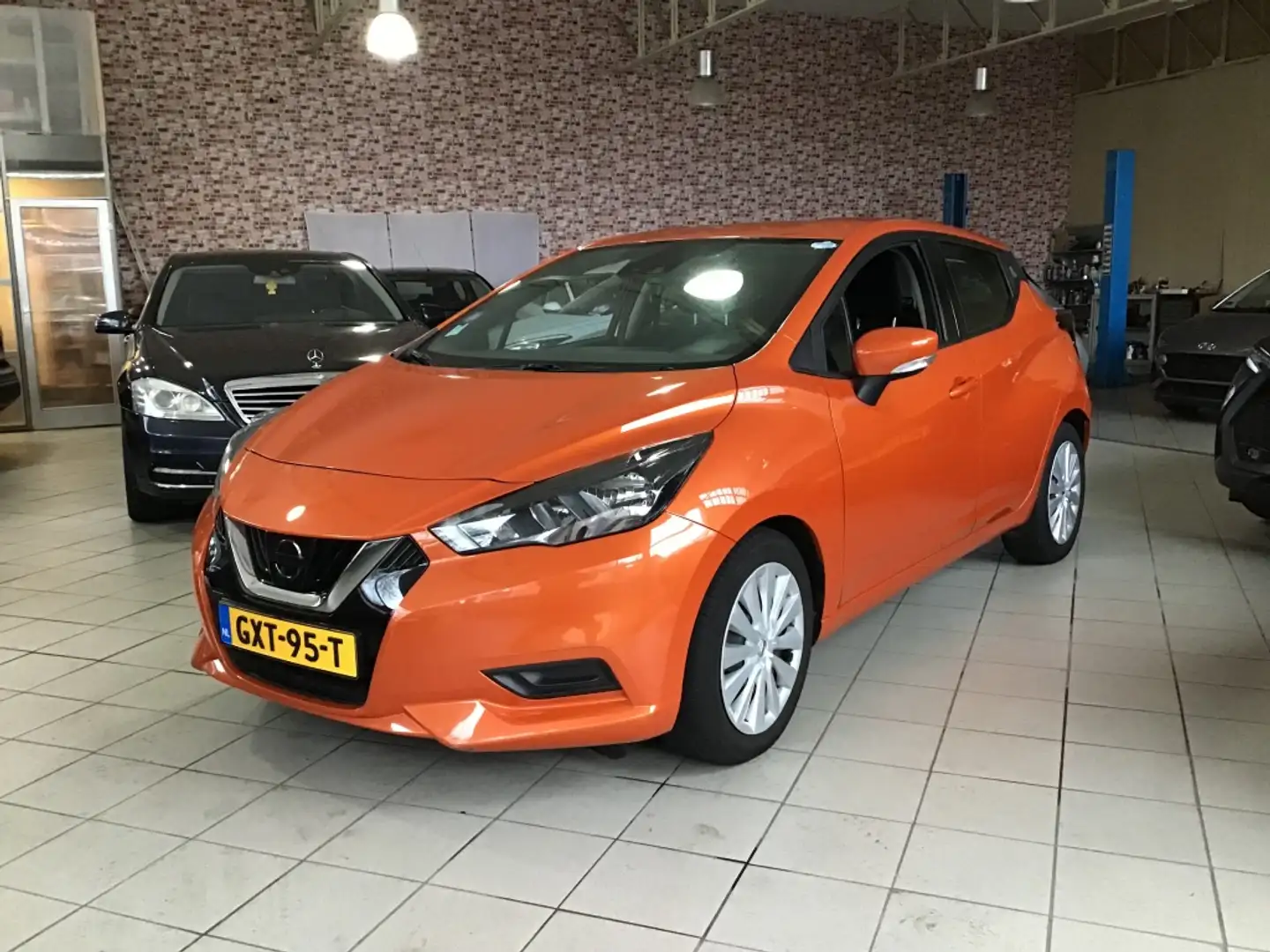 Nissan Micra 1.0 IG-T Visia Oranje - 2