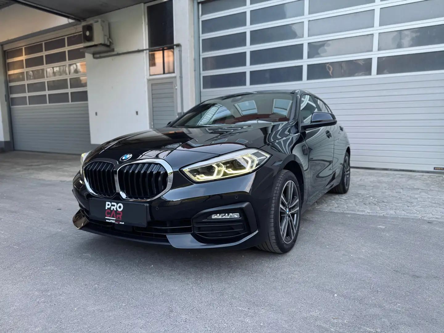 BMW 118 118d Advantage *Anhängerkupplung / M-Lenkrad* Schwarz - 1