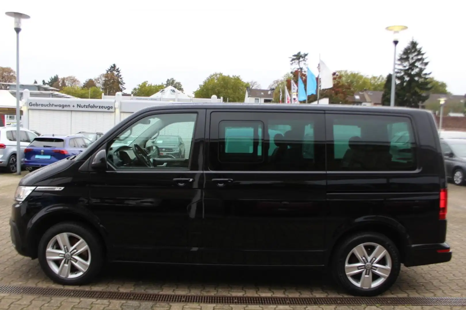 Volkswagen T6.1 Multivan 4MOTION 2.0 TDI DSG / AHK / LEDER / NAVI / STANDHE Schwarz - 2