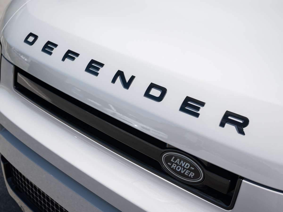 2026 Land Rover Defender 110 P300 S thumb 11