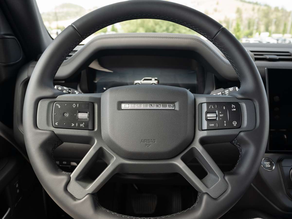 2026 Land Rover Defender 110 P300 S thumb 14