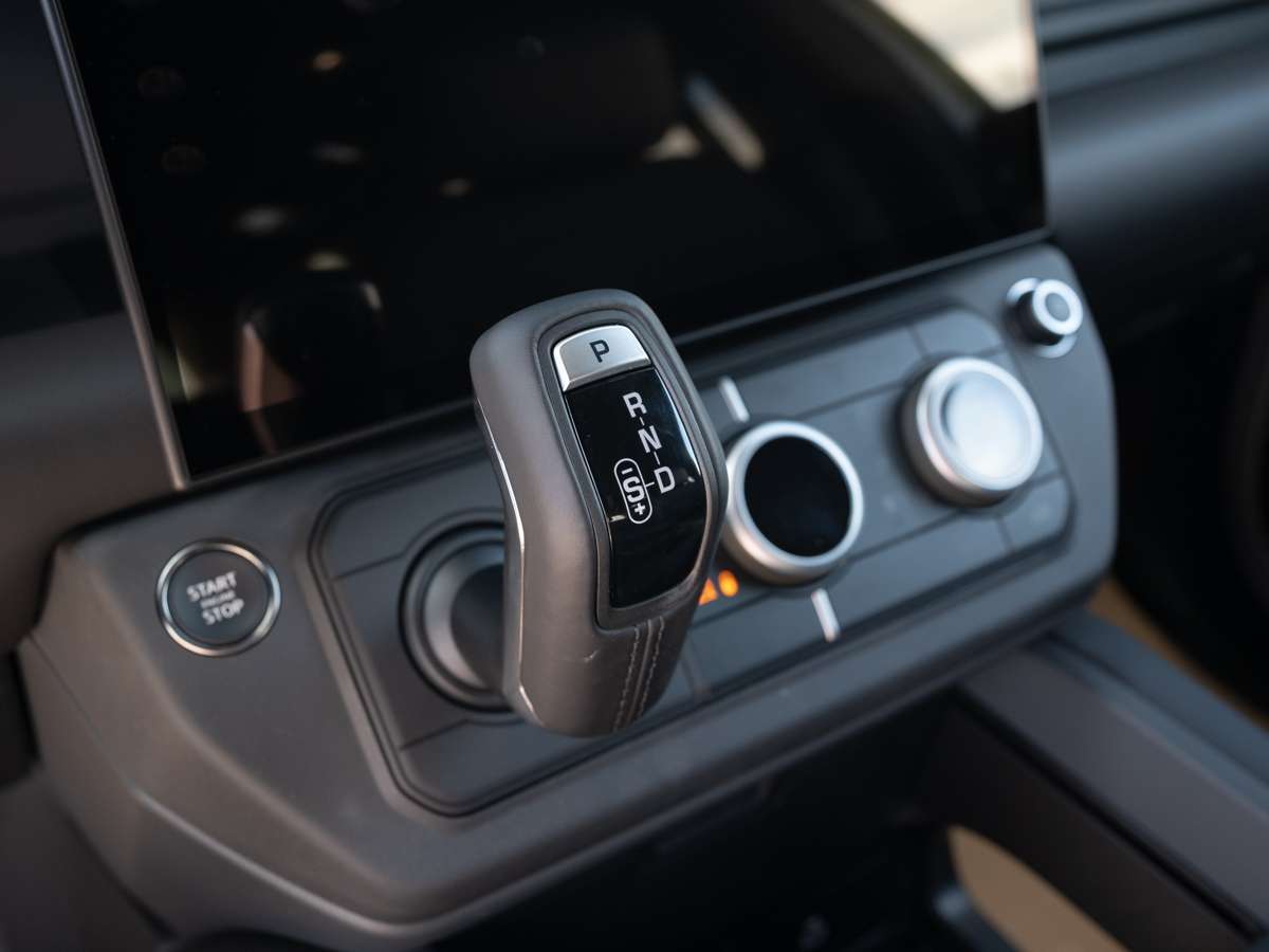 2026 Land Rover Defender 110 P300 S thumb 18