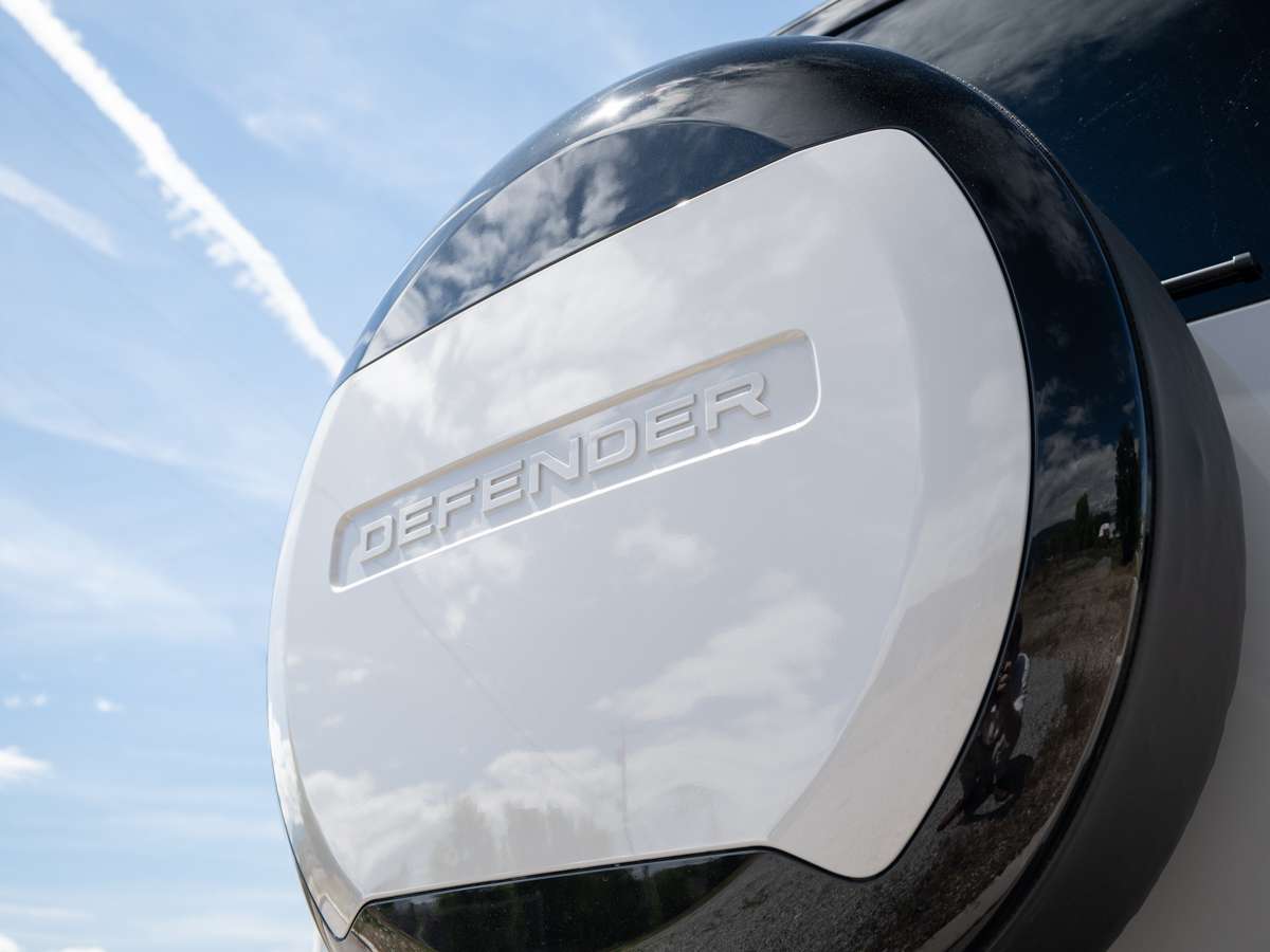 2026 Land Rover Defender 110 P300 S thumb 10