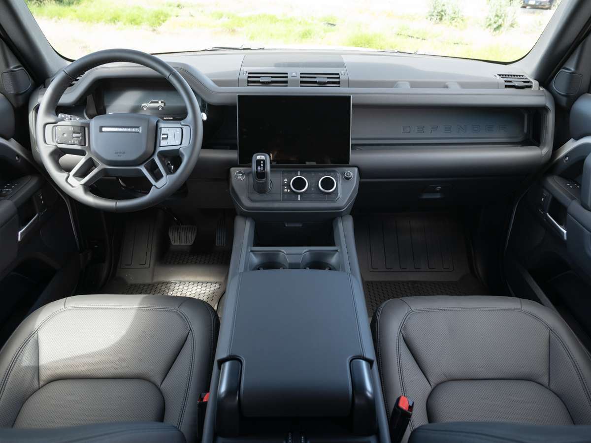 2026 Land Rover Defender 110 P300 S alt 4