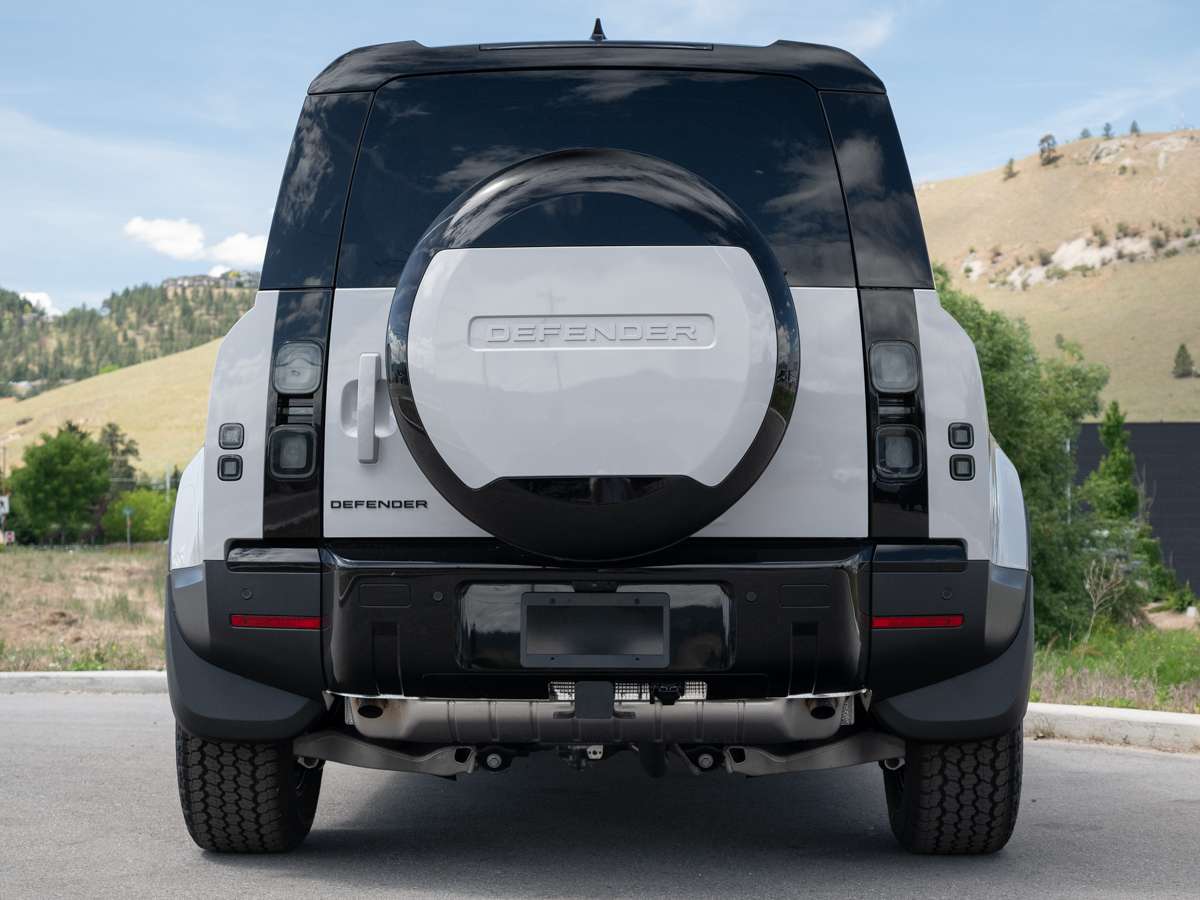 2026 Land Rover Defender 110 P300 S thumb 7