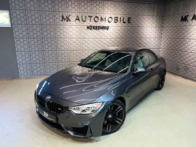 BMW M4 view 4