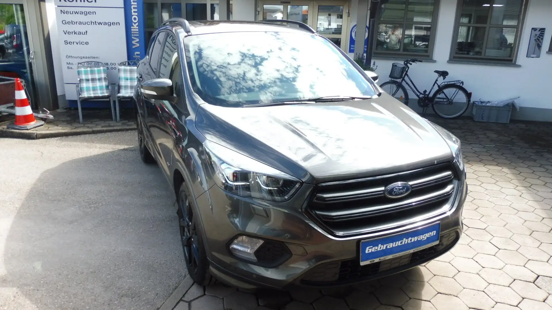 Ford Kuga ST-Line 4x4 Automatik Grau - 1