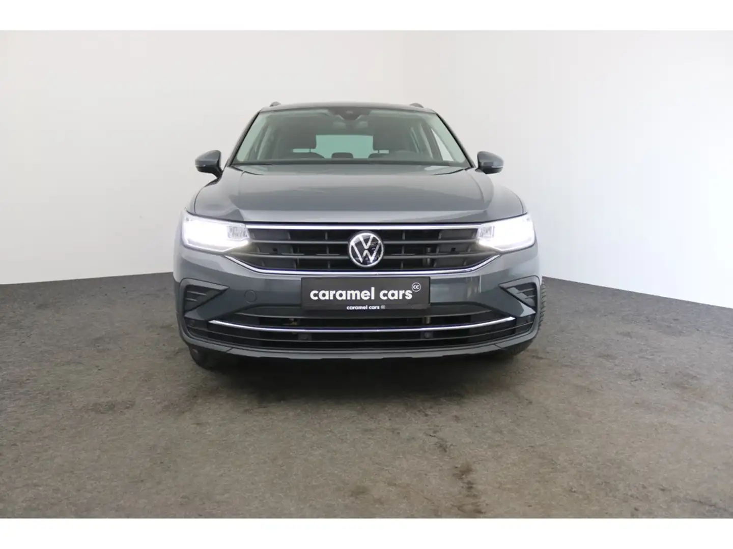 Volkswagen Tiguan PHEV AUTOMAAT *DAB*GPS*CARPLAY*CAMERA+SENSOREN*BTW Grijs - 2