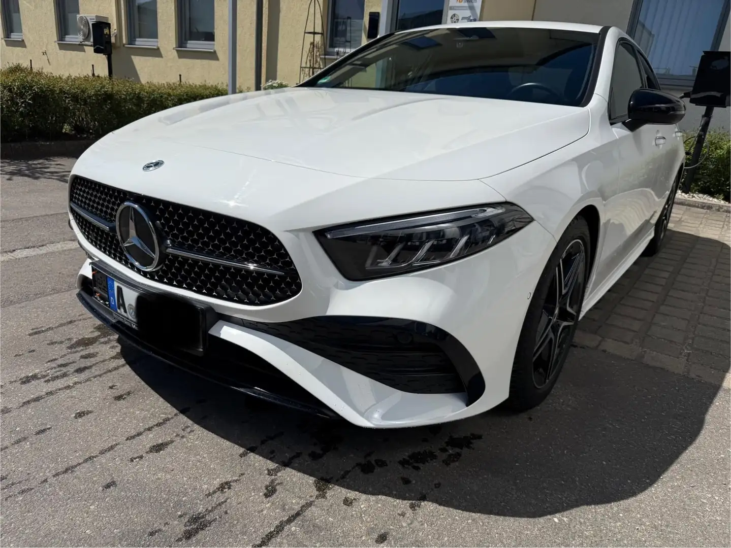 Mercedes-Benz A 200 A 200 7G-DCT AMG Line Advanced Plus Weiß - 2