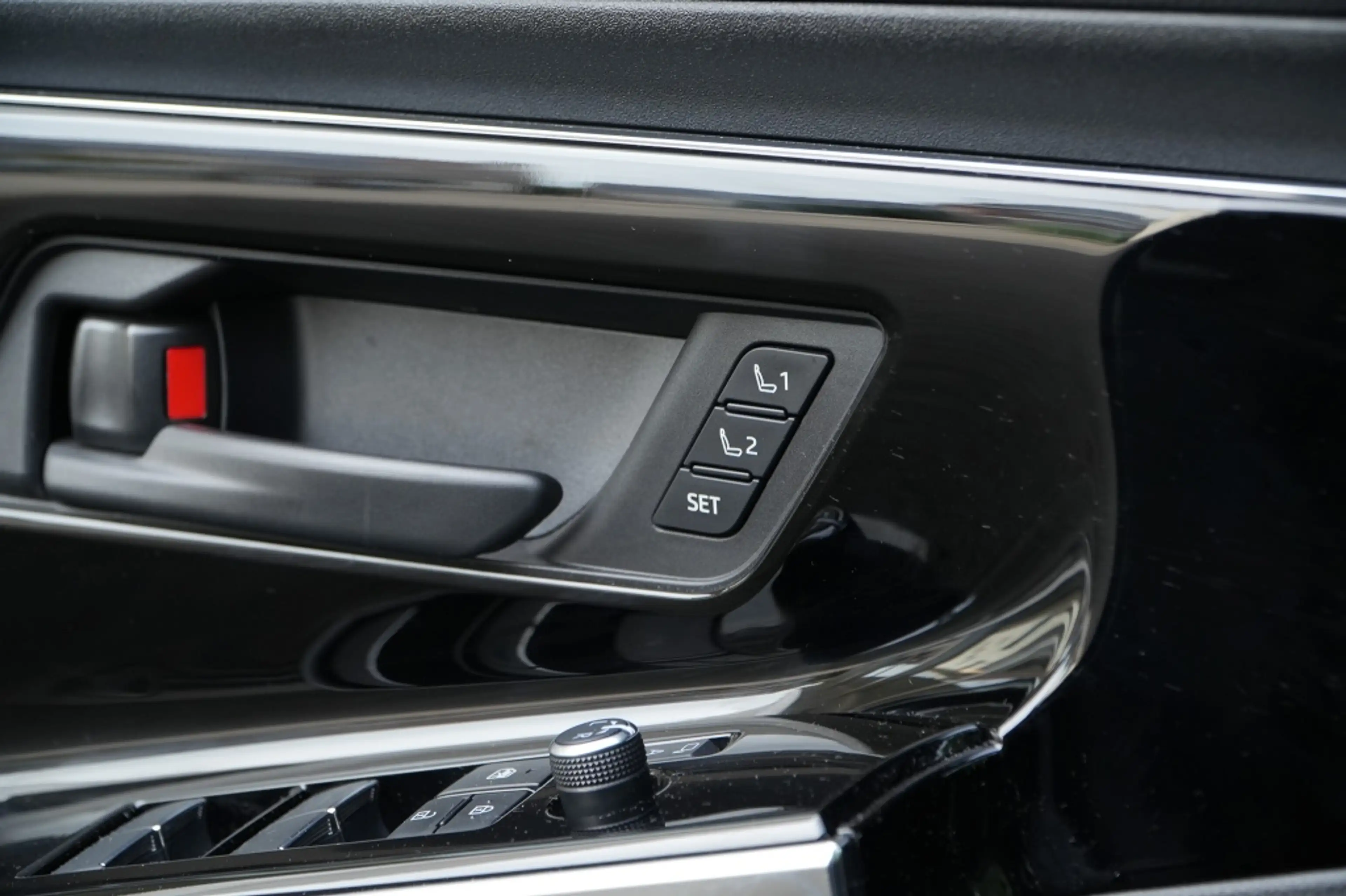 Subaru Solterra Two-Tone Pack 71 kWh Sky Package I ACC I Pano — photo 21