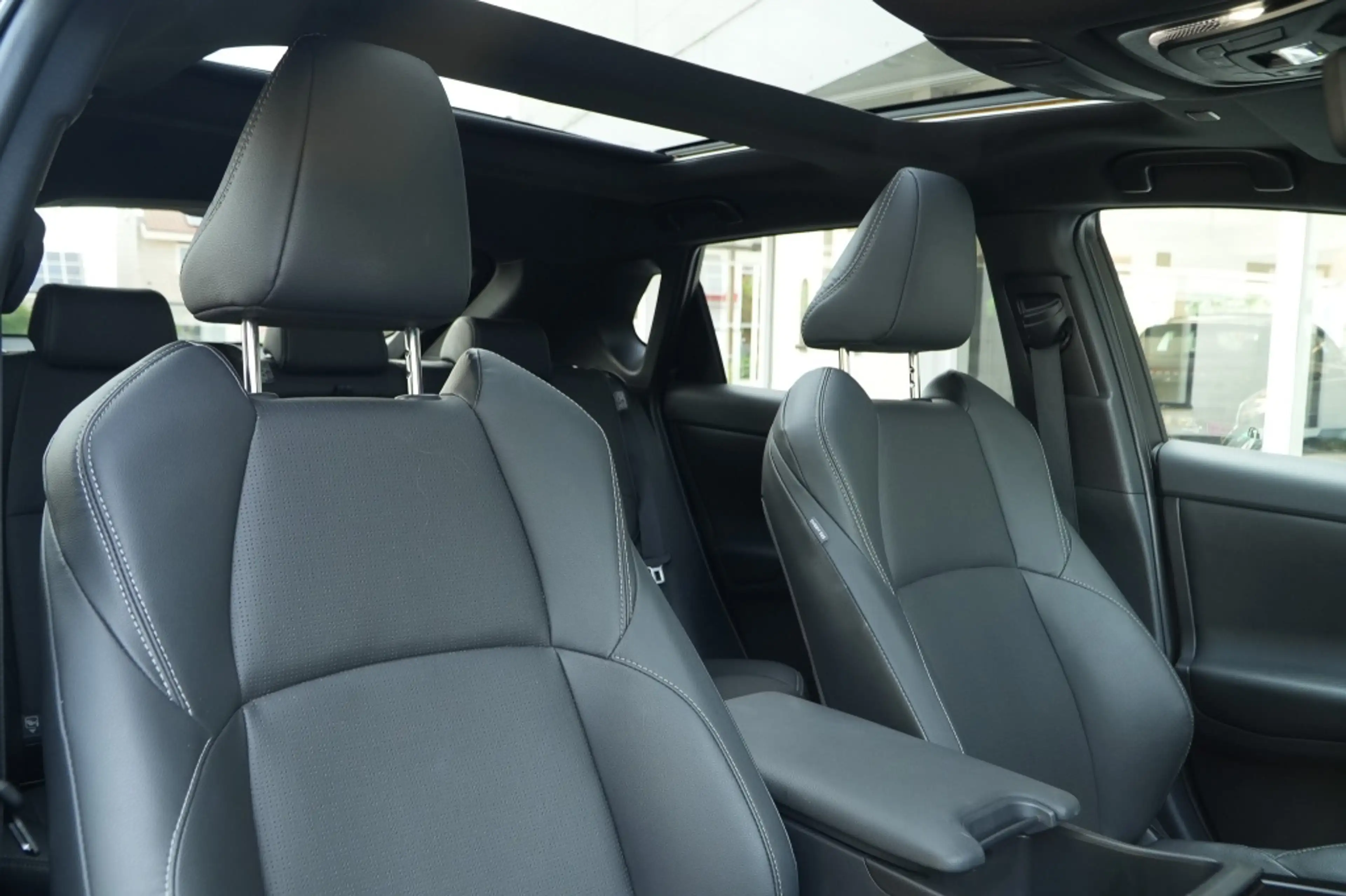 Subaru Solterra Two-Tone Pack 71 kWh Sky Package I ACC I Pano — photo 15