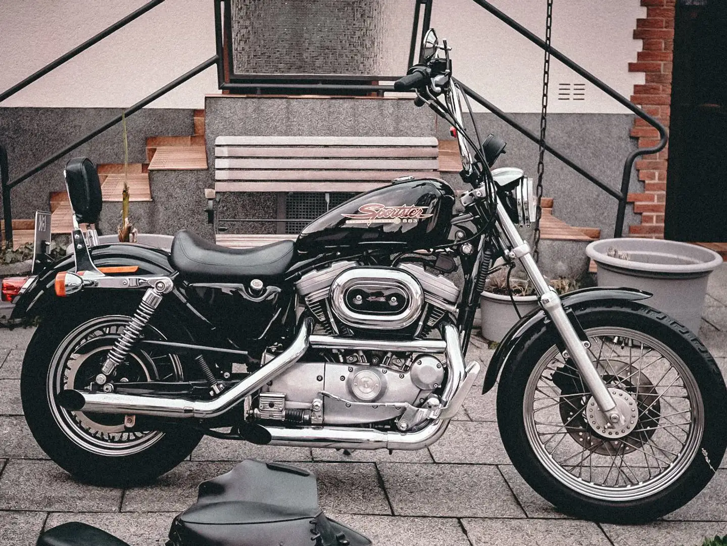 Harley-Davidson Sportster 883 Noir - 2