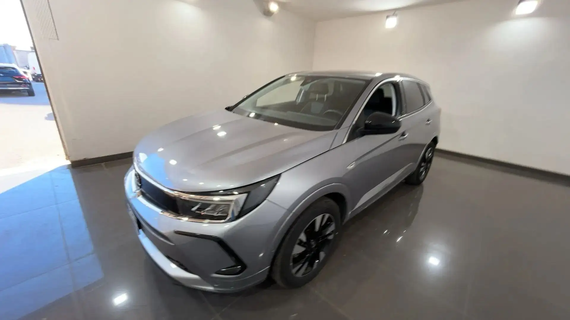 Opel Grandland Grandland 1.2 Business Elegance 130cv AT Gris - 2