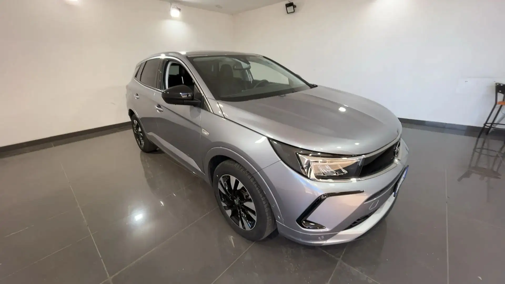 Opel Grandland Grandland 1.2 Business Elegance 130cv AT Gris - 1