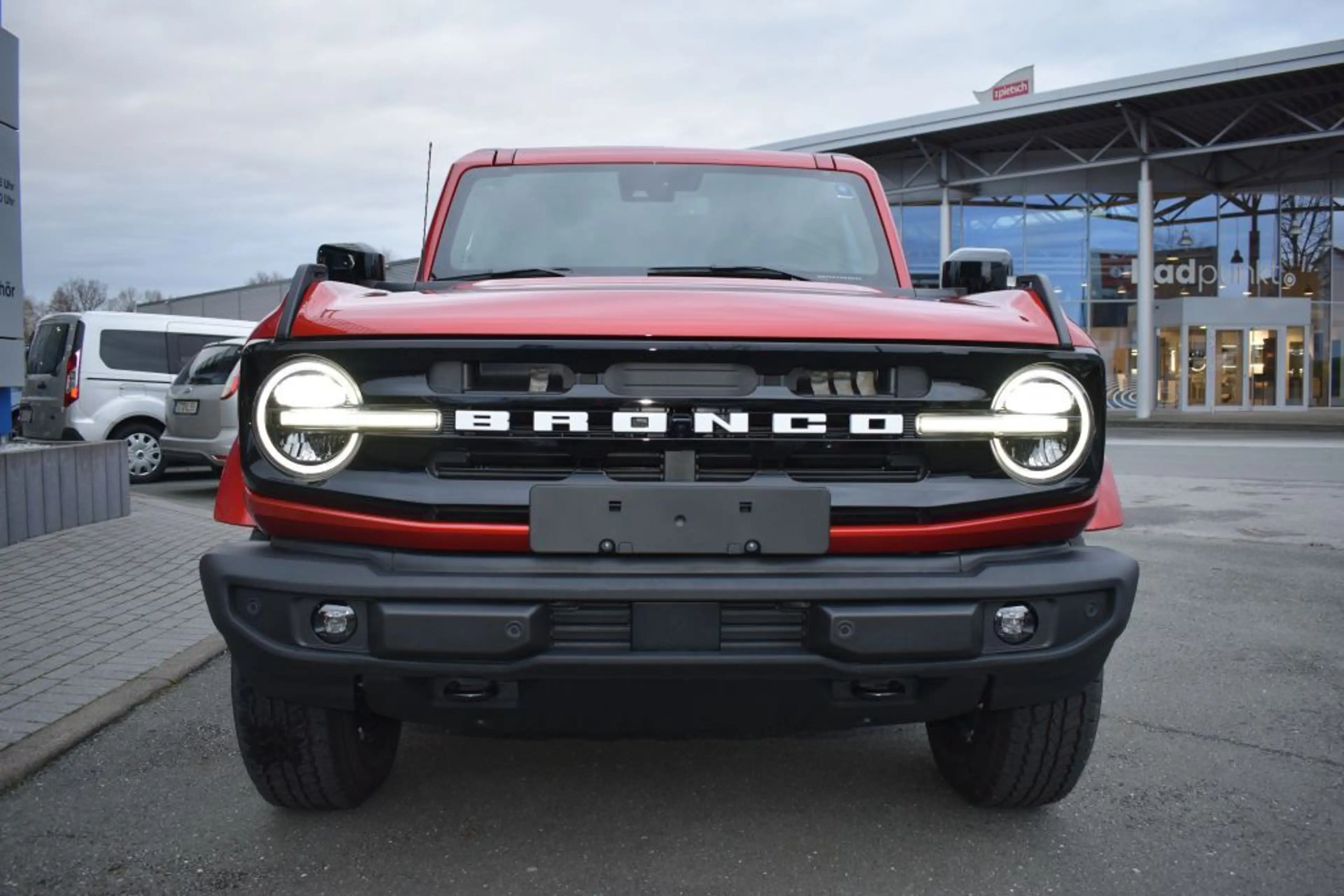 Ford Bronco 2.7 EcoBoost V6 Outer Banks — photo 2