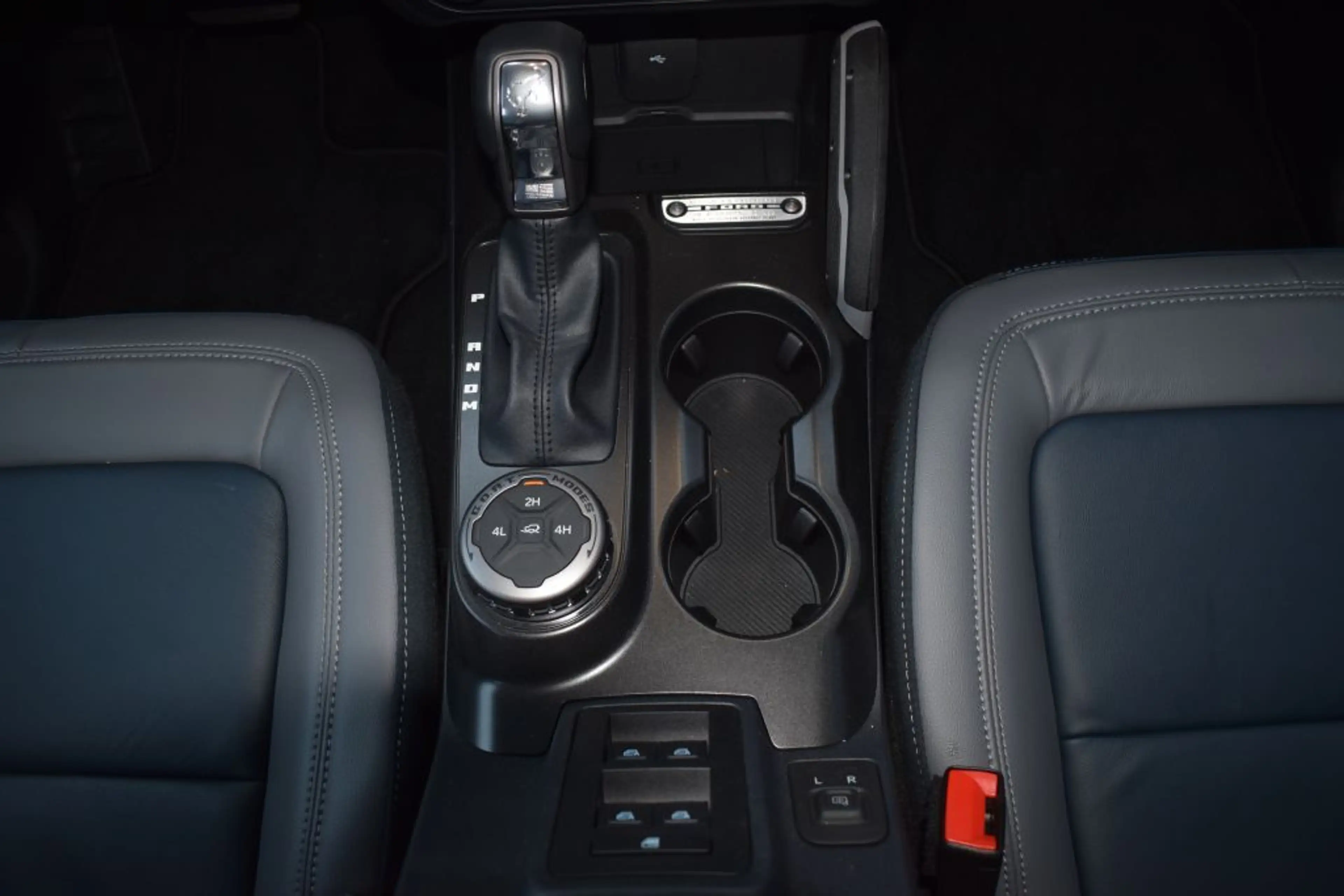 Ford Bronco 2.7 EcoBoost V6 Outer Banks — photo 10