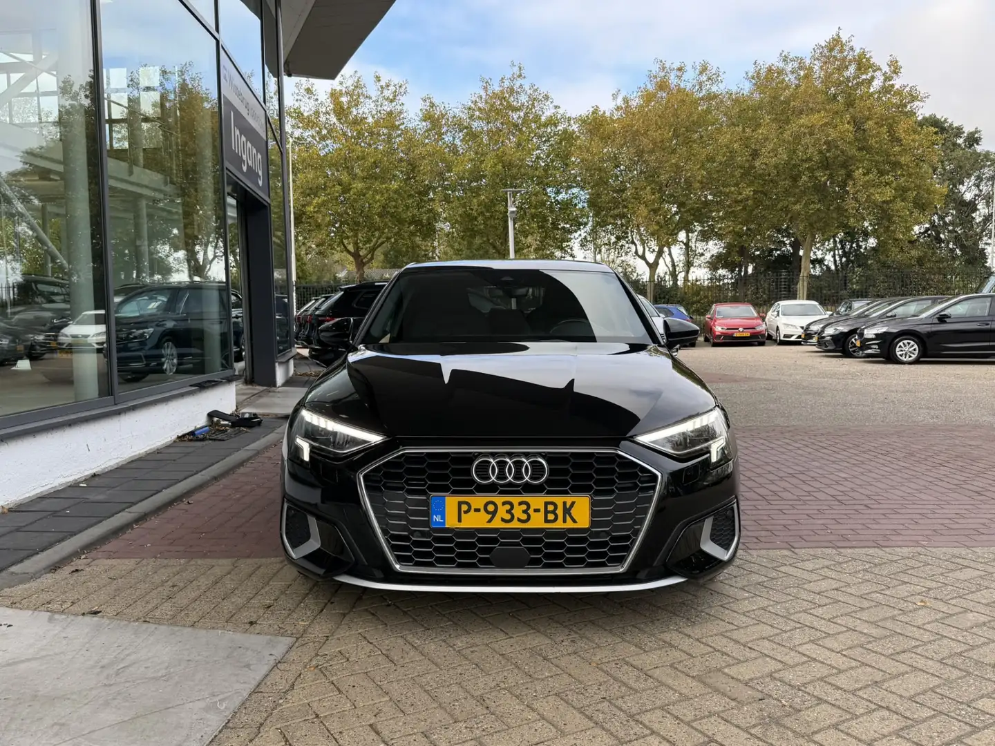 Audi A3 Sportback 30 TFSI Advanced edition / Leder / 18" L Zwart - 2