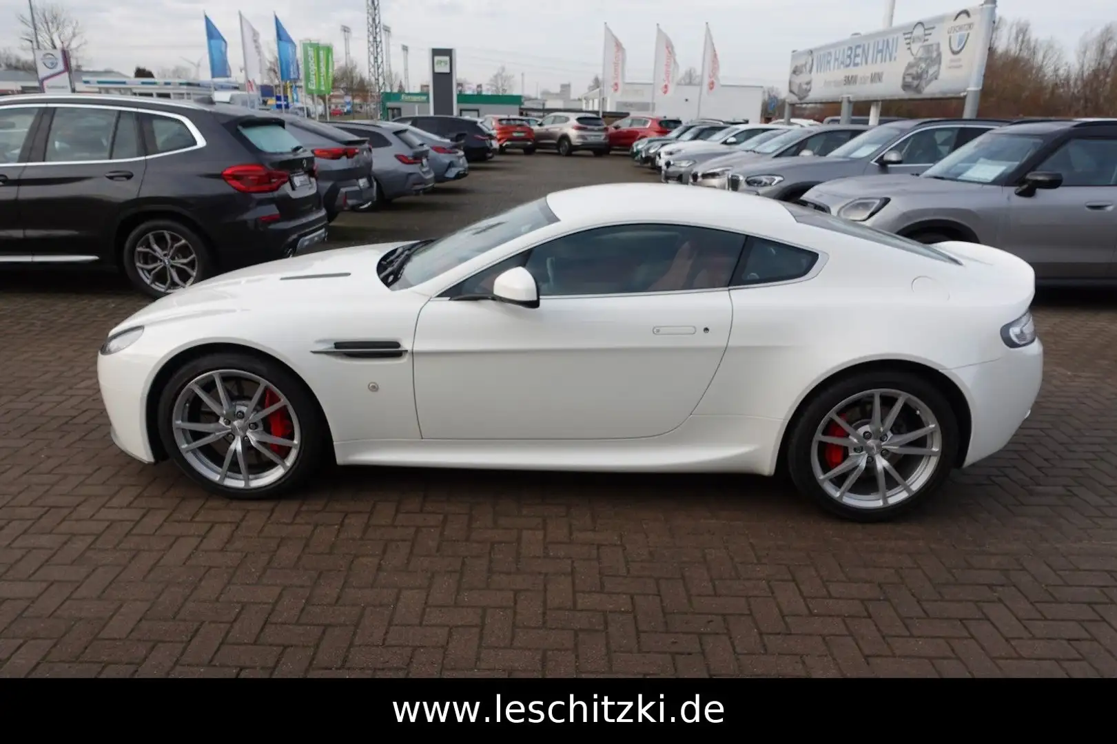 Aston Martin V8 Weiß - 2