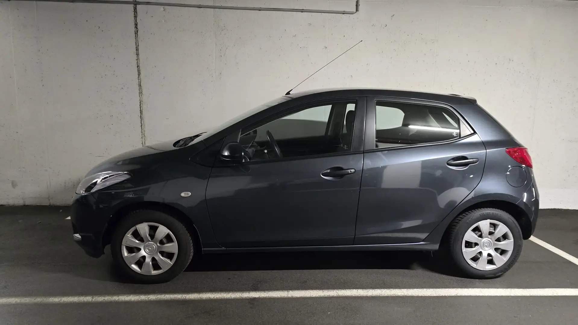 Mazda 2 Mazda 2 1,3i CE Plus CE Plus Grau - 1