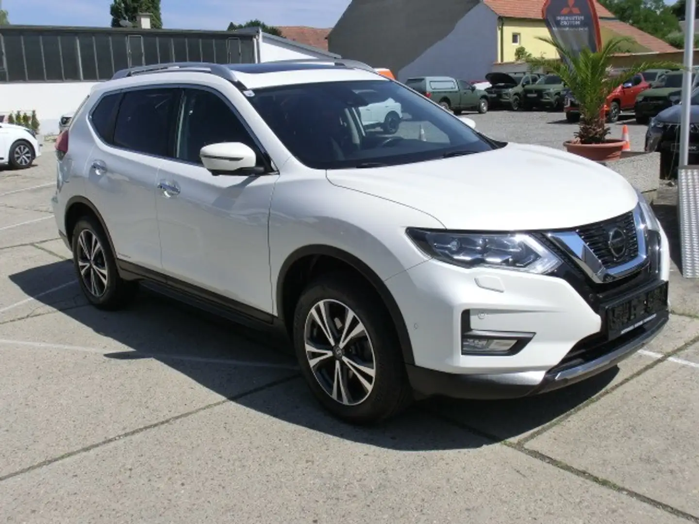 Nissan X-Trail X-TRAIL 1,3 DIG-T N-Connecta Aut. Bianco - 1