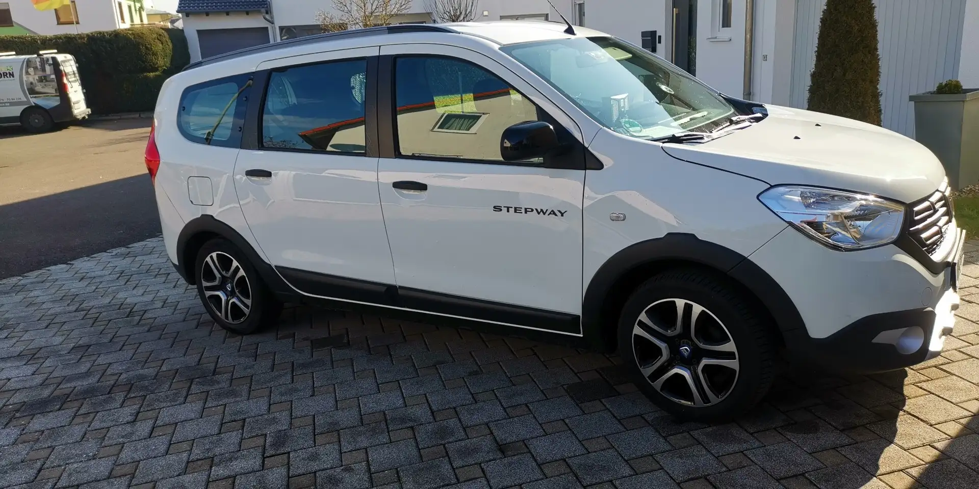 Dacia Lodgy Blue dCi 115 (7-Sitzer) Stepway - 1