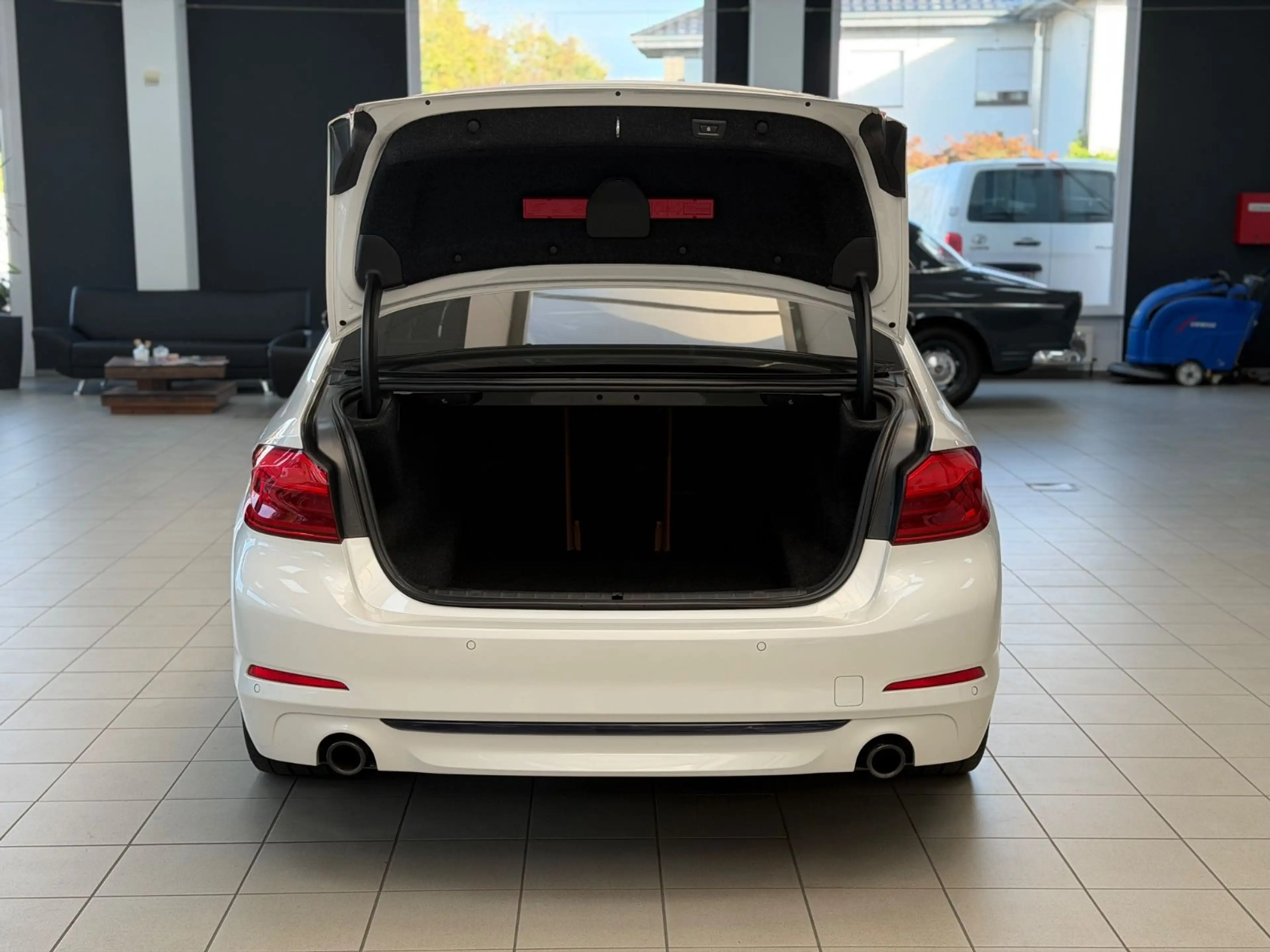 BMW 530 d /SPORT-LINE/HUD/HK/360°-KAM./SUNROOF/ — photo 5