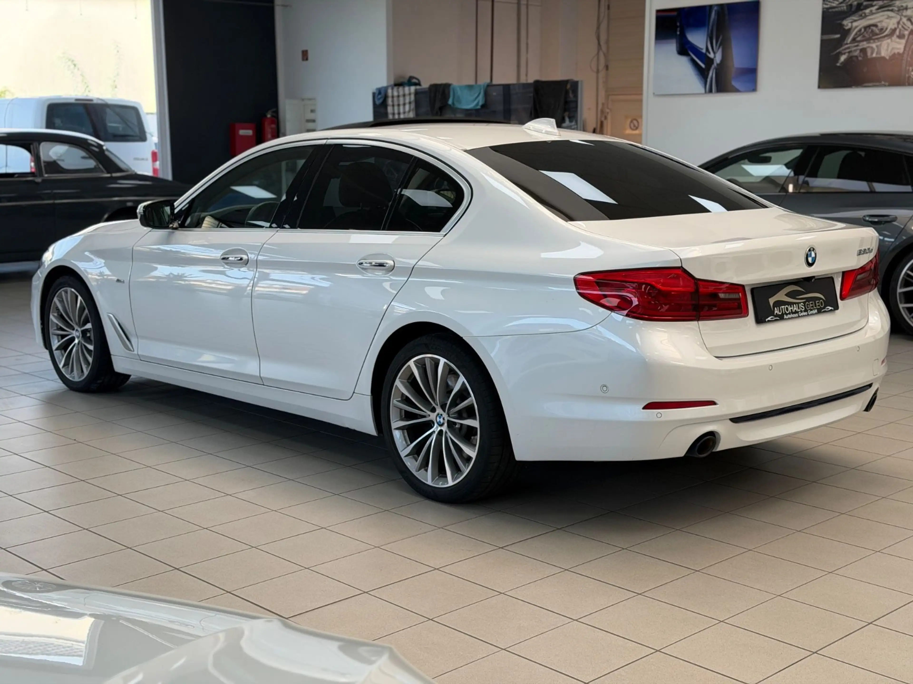 BMW 530 d /SPORT-LINE/HUD/HK/360°-KAM./SUNROOF/ — photo 3