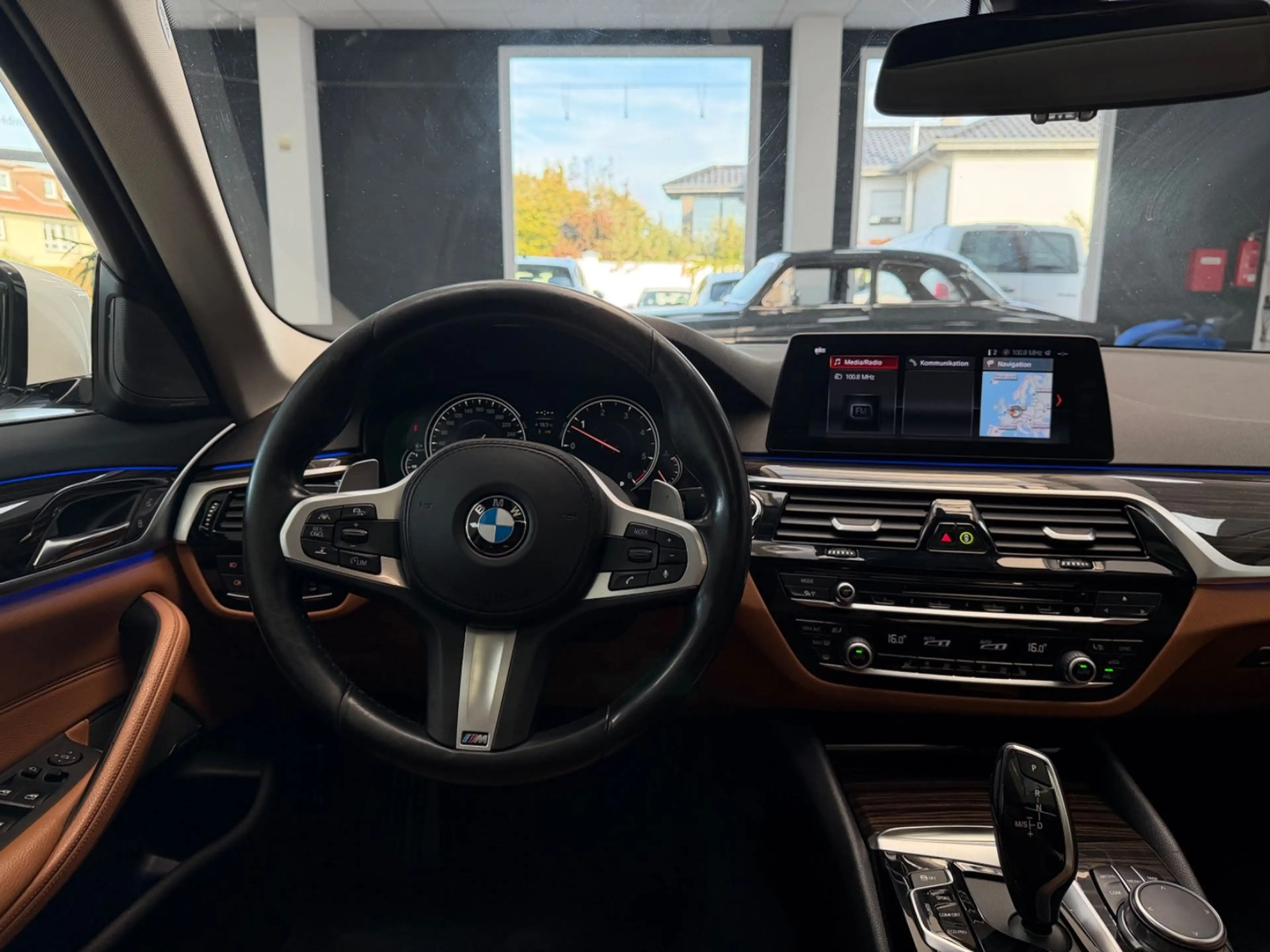 BMW 530 d /SPORT-LINE/HUD/HK/360°-KAM./SUNROOF/ — photo 12