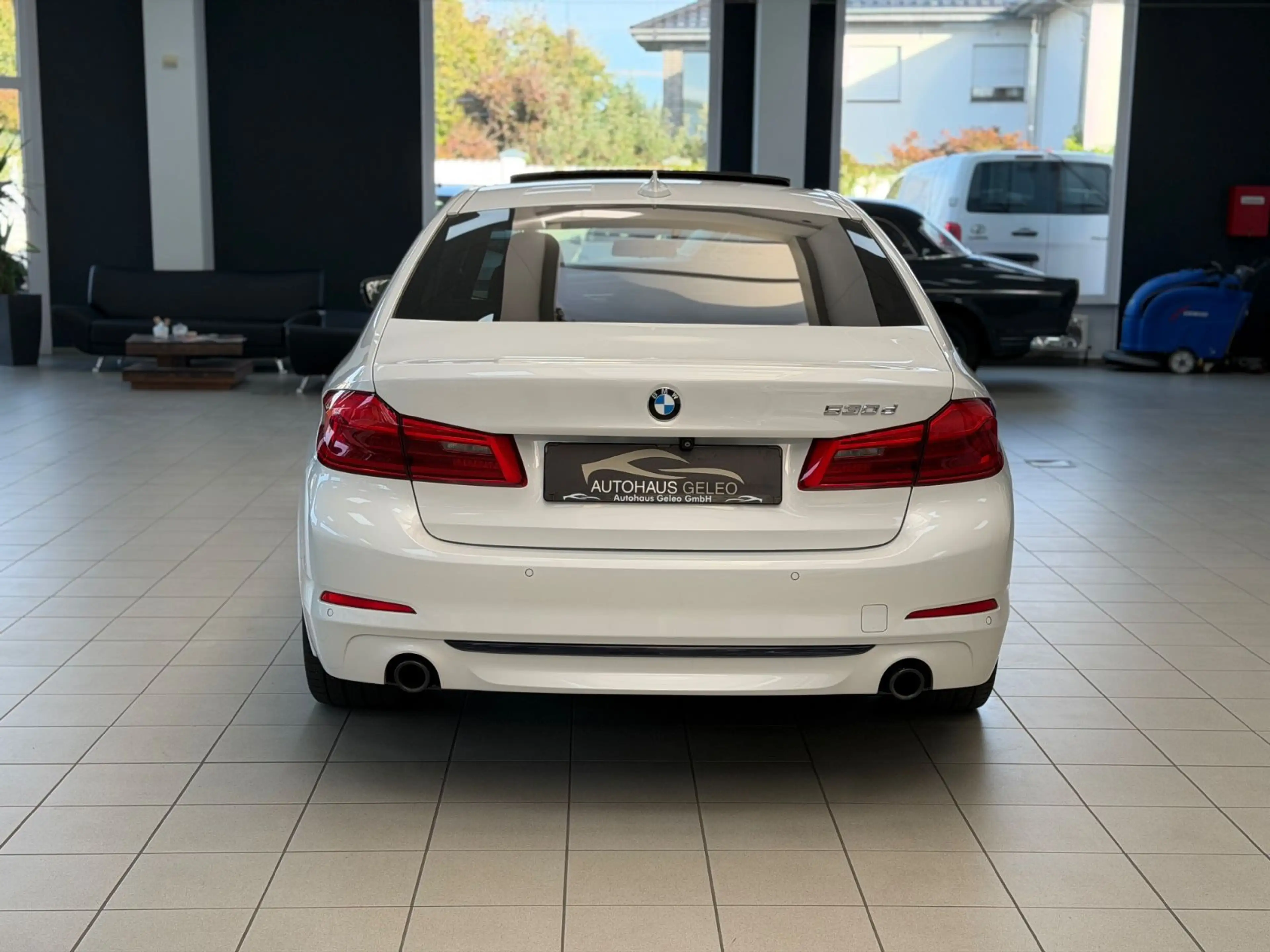 BMW 530 d /SPORT-LINE/HUD/HK/360°-KAM./SUNROOF/ — photo 4
