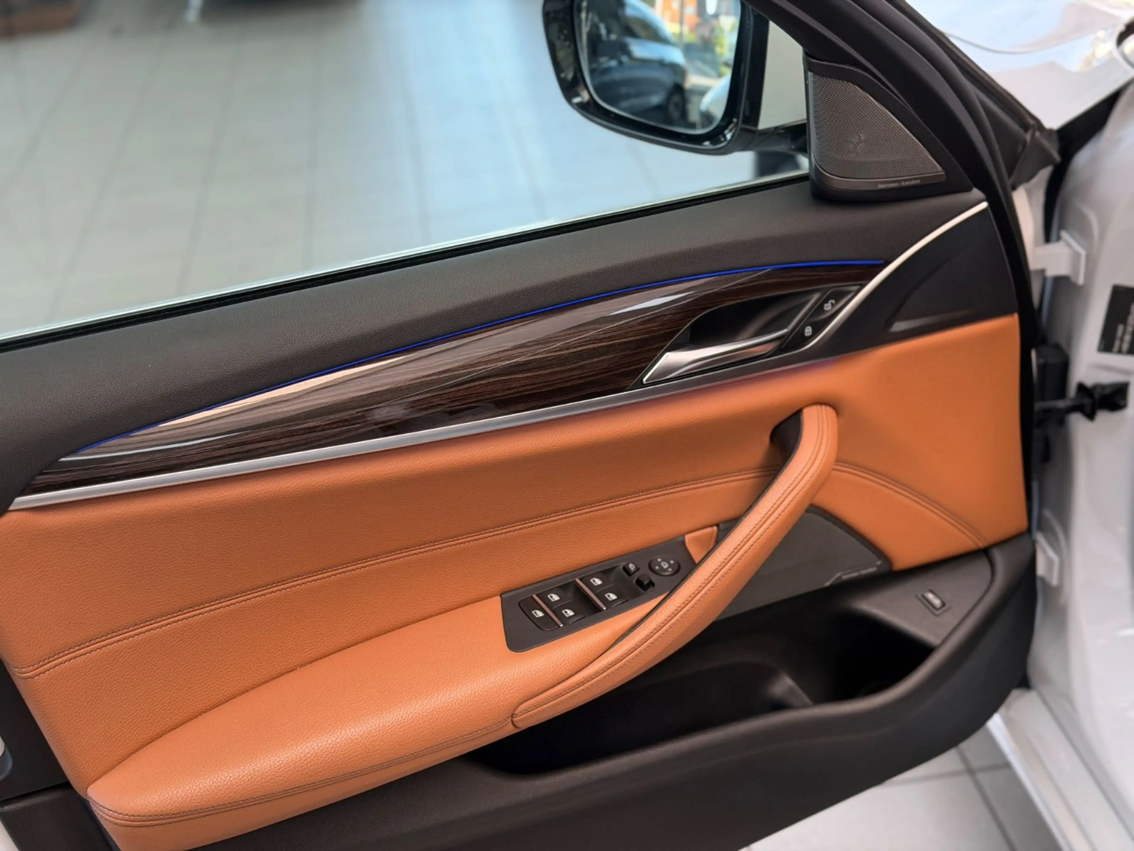 BMW 530 d /SPORT-LINE/HUD/HK/360°-KAM./SUNROOF/ — photo 8