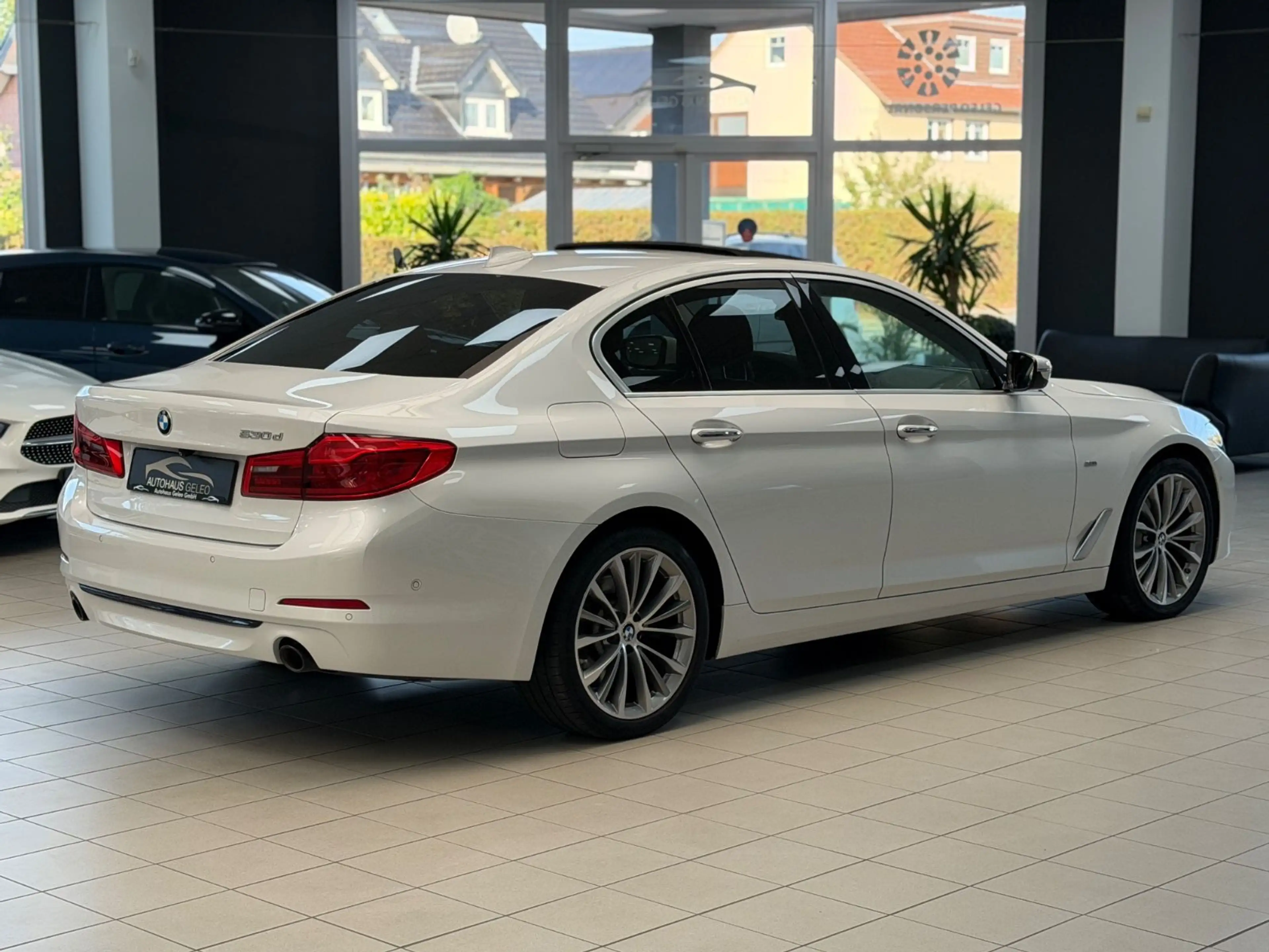 BMW 530 d /SPORT-LINE/HUD/HK/360°-KAM./SUNROOF/ — photo 6